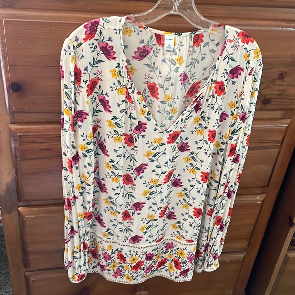 Old Navy white floral tunic top v neck l/s size L tall and never worn